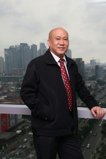 Djoni Gunawan//KOMISARIS UTAMA